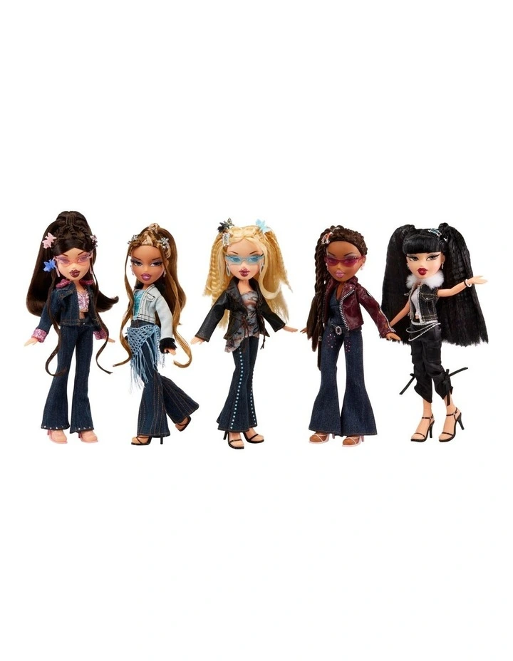 New π₯° Bratz π§ Girls Nite Out Cloe 21st π₯³ Birthday Edition Fashion Doll π₯° - Image 6